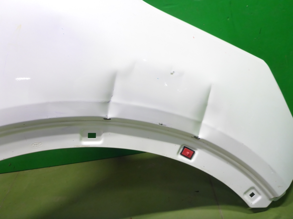 Крыло переднее правое