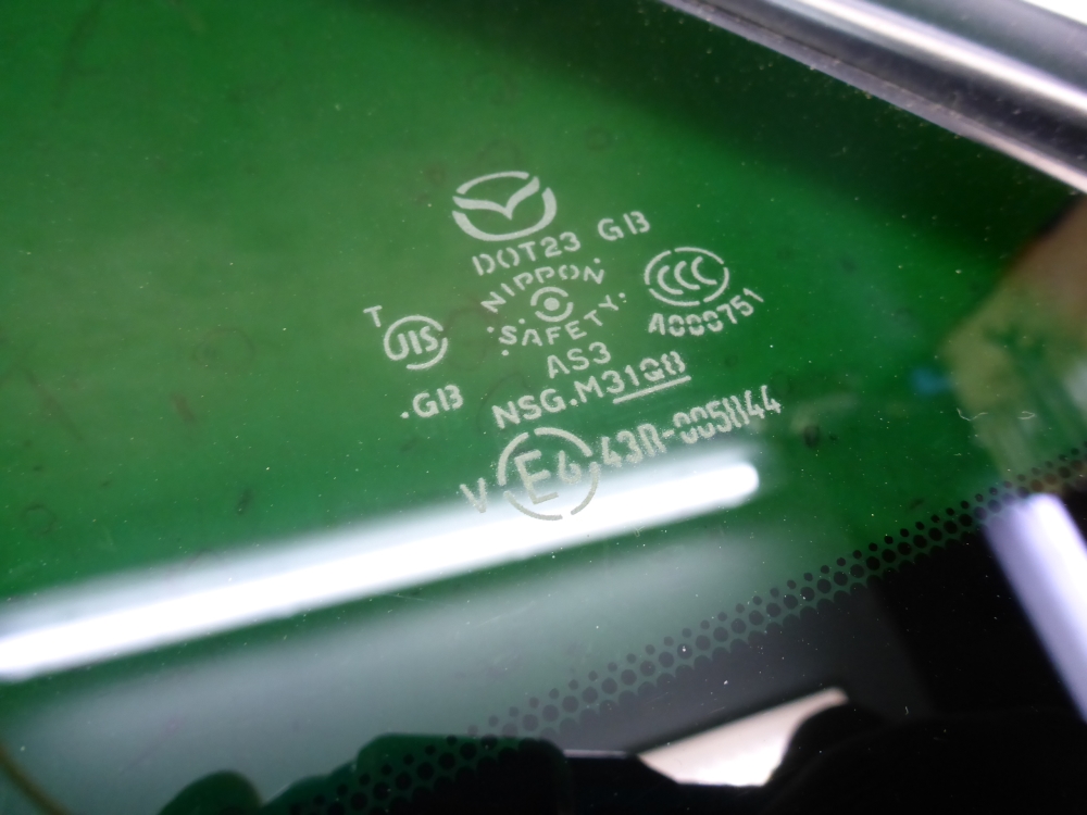 Стекло кузовное глухое левое