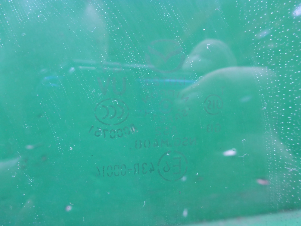 Стекло двери передней правой