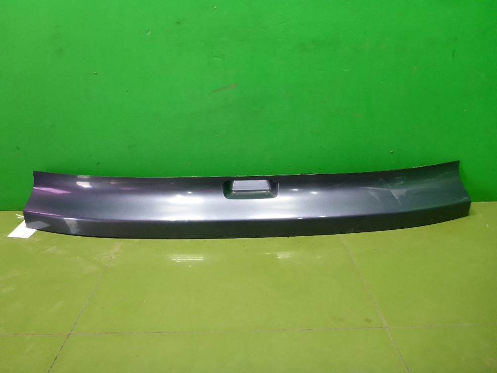 Накладка двери багажника