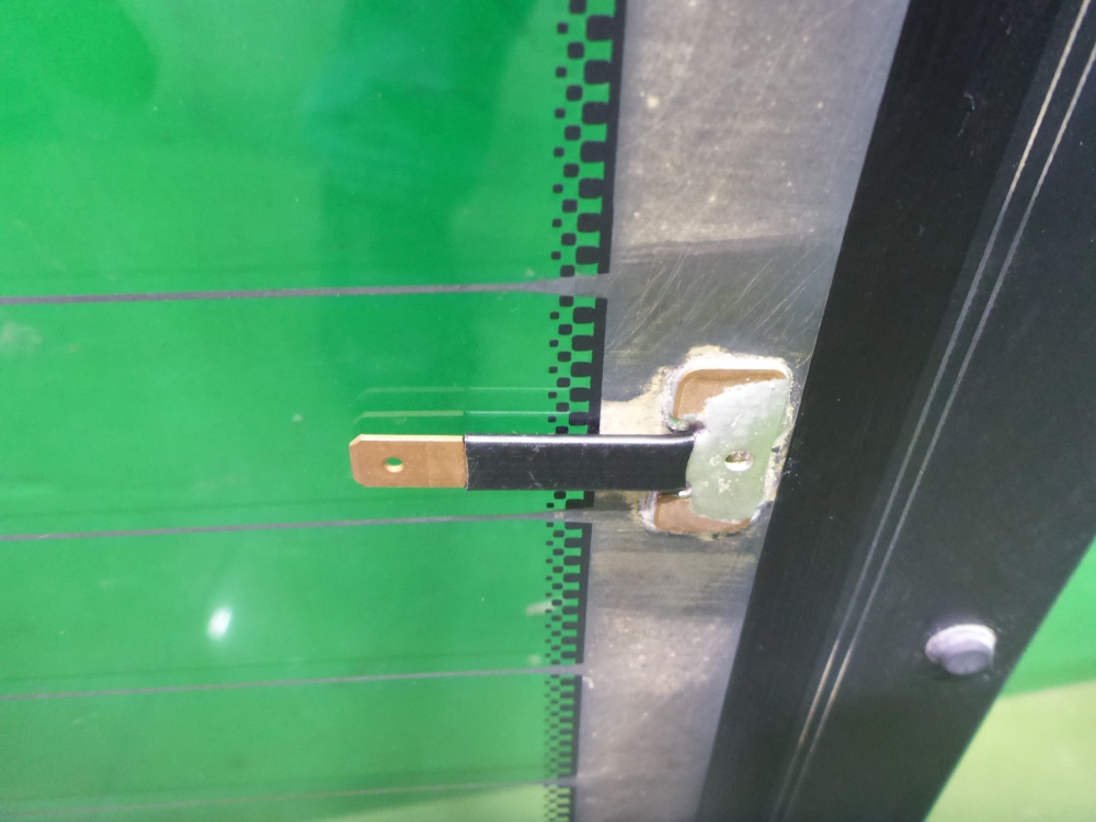 Стекло двери багажника