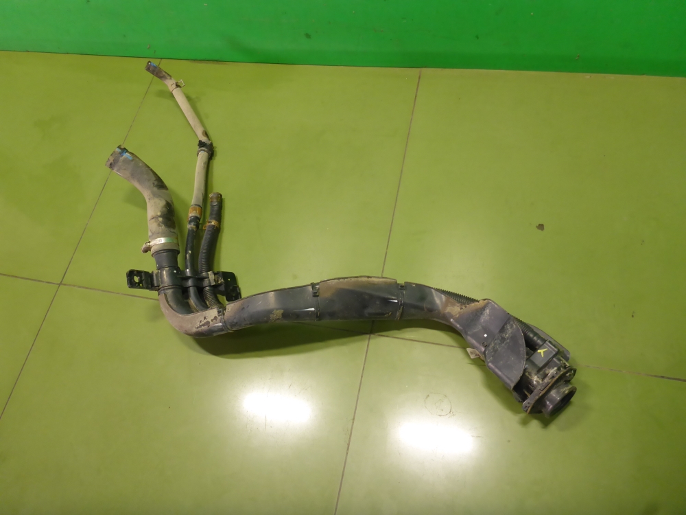 Горловина топливного бака