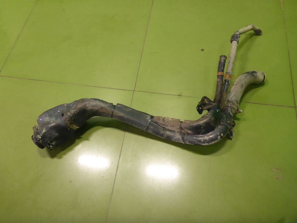 Горловина топливного бака