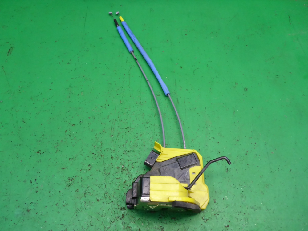 Замок двери задней левой