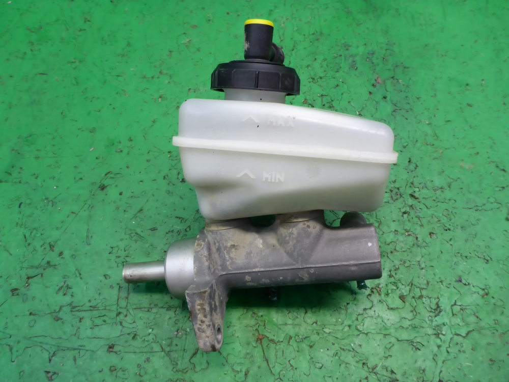 Цилиндр тормозной главный