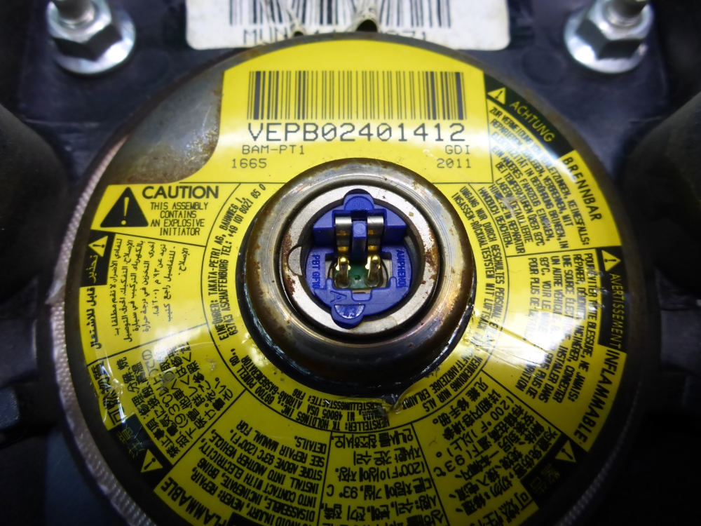 Подушка безопасности в рулевое колесо