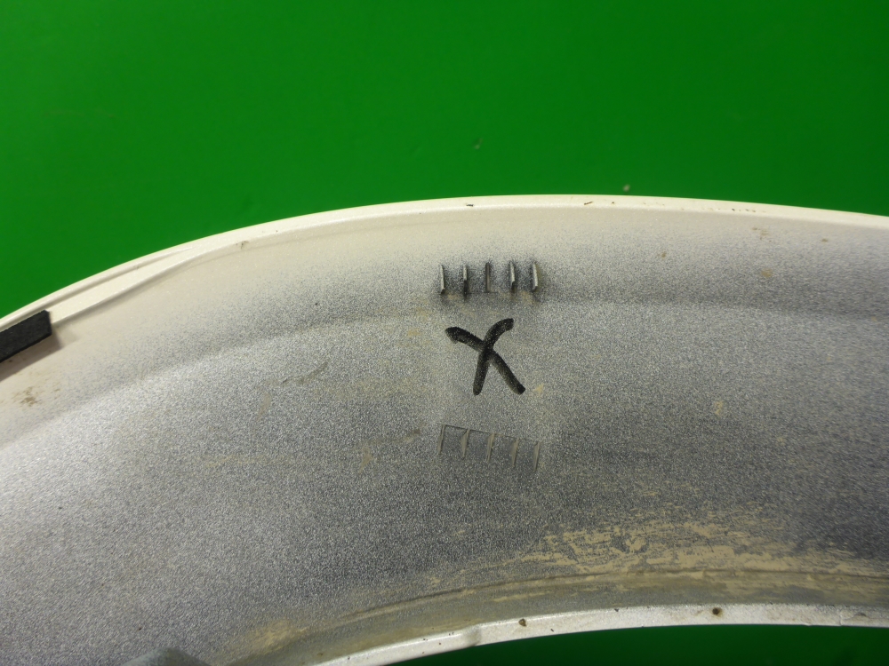 Накладка переднего крыла левого