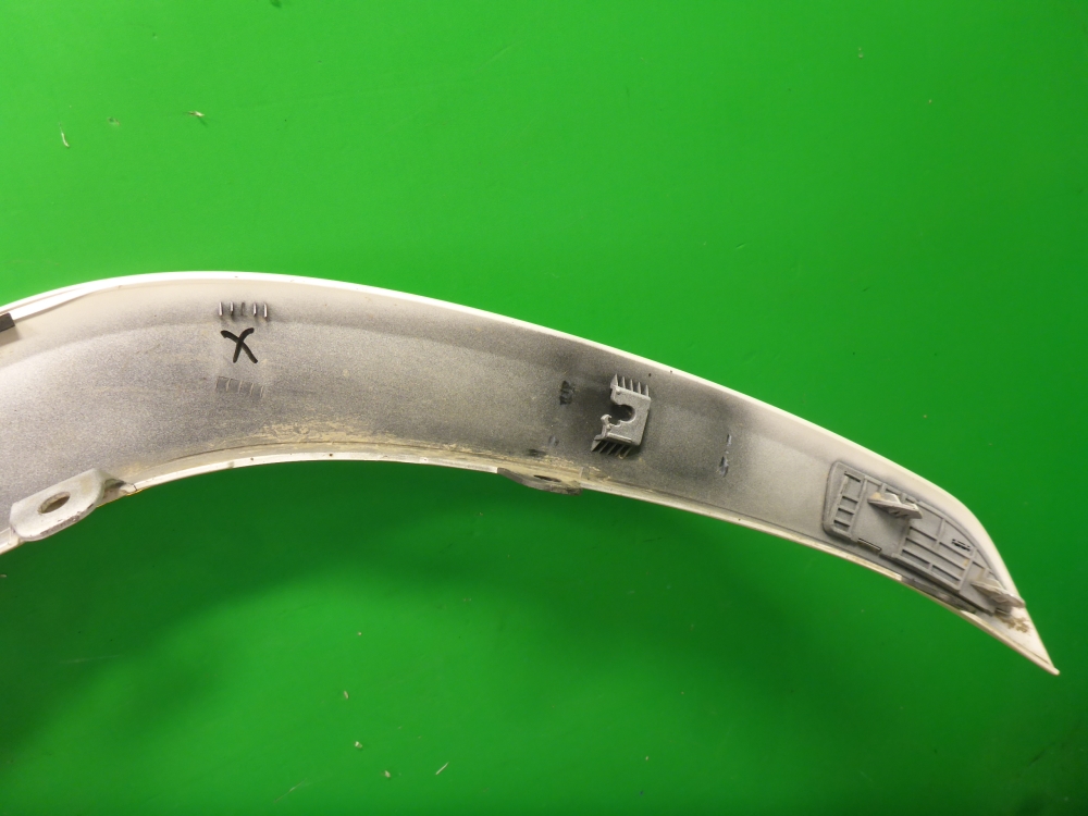 Накладка переднего крыла левого