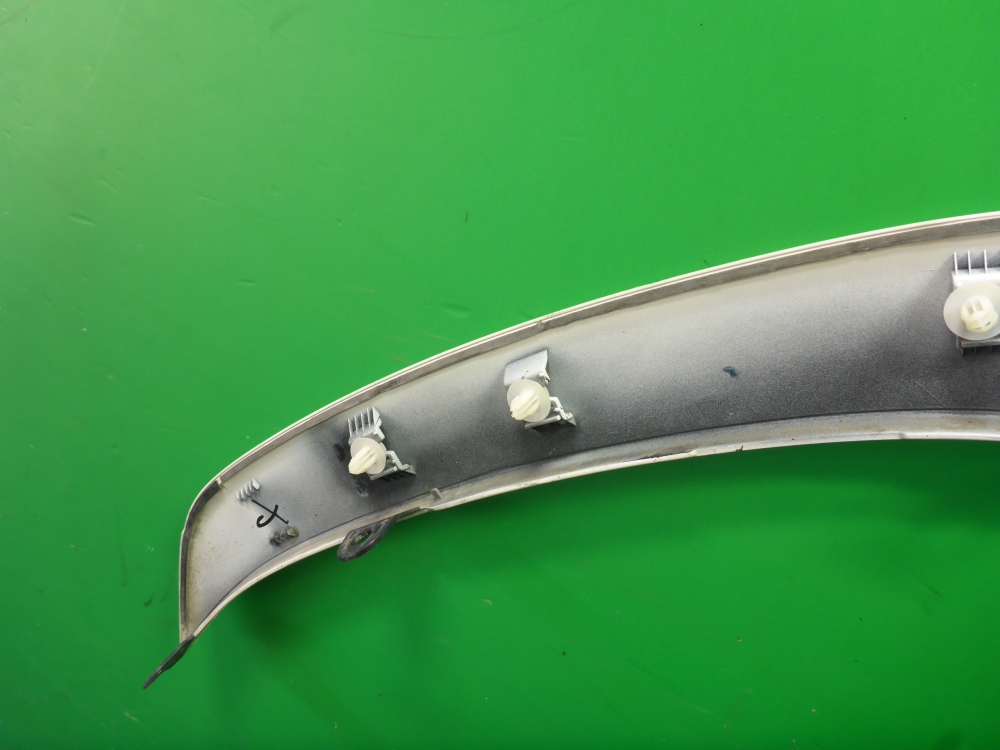 Накладка переднего крыла левого