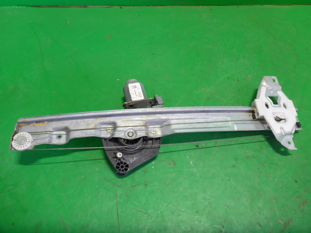 Стеклоподъемник электр. передний правый