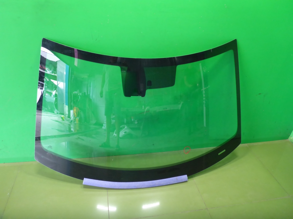 Стекло лобовое