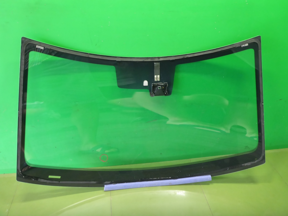 Стекло лобовое