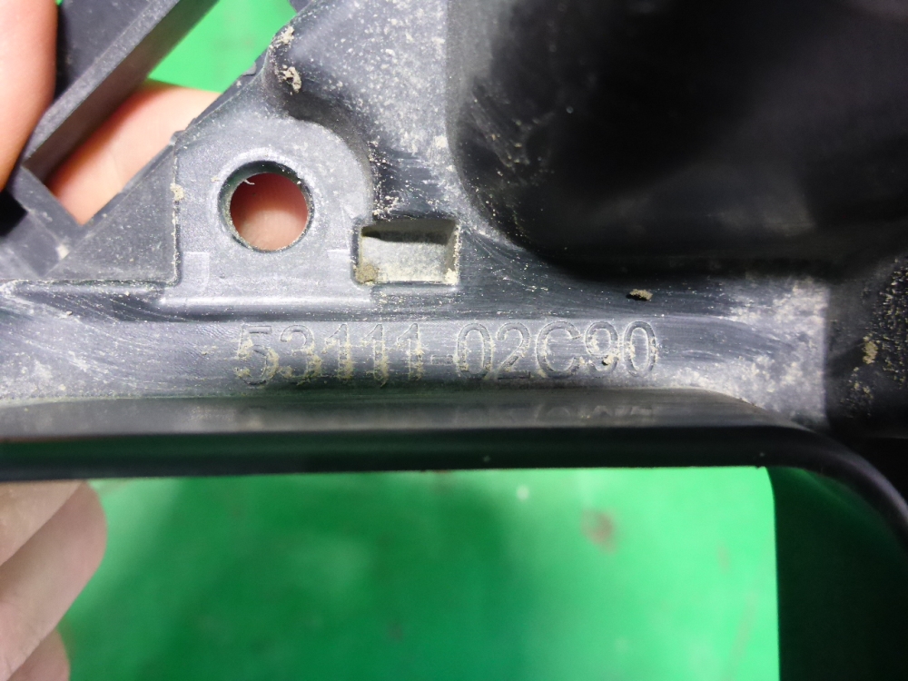 Кронштейн решетки радиатора