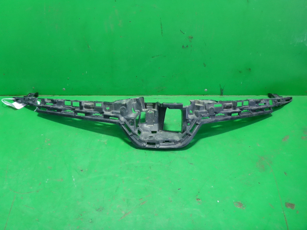 Кронштейн решетки радиатора