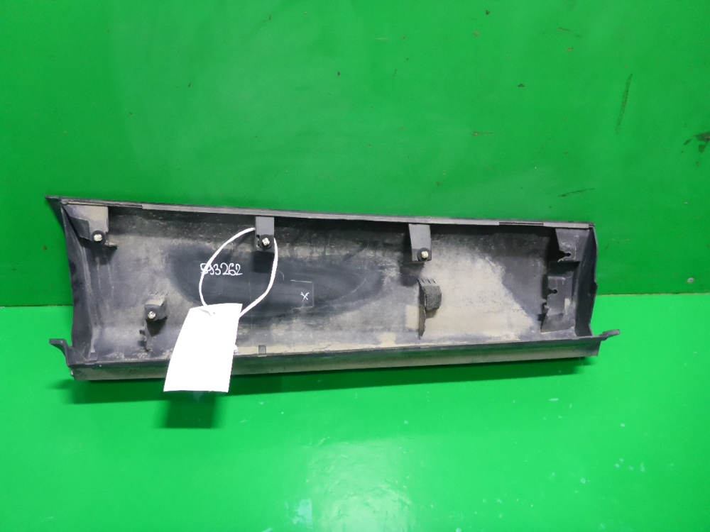 Накладка двери задней левой