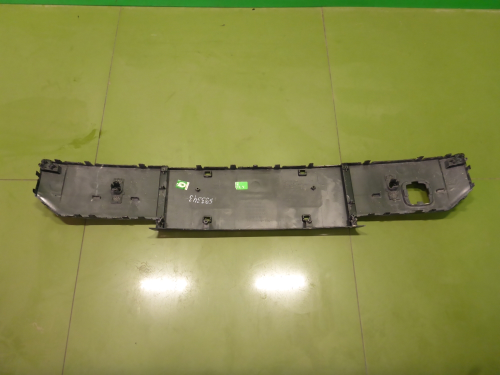 Накладка переднего бампера центральная