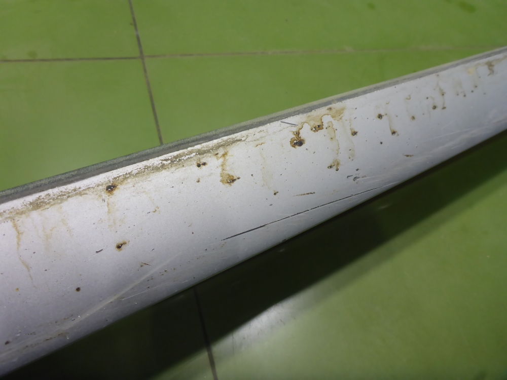 Накладка двери передней левой