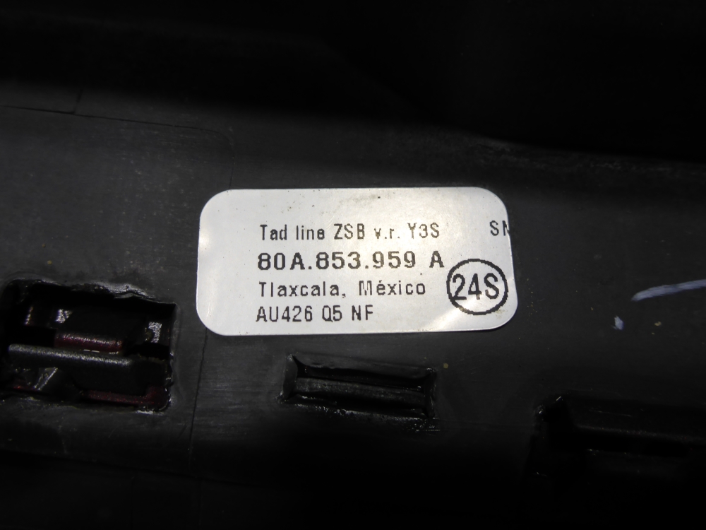 Накладка двери передней левой