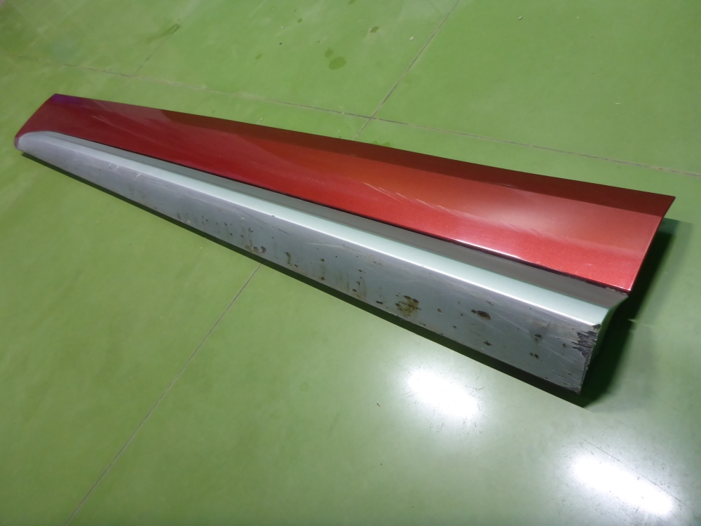 Накладка двери передней левой