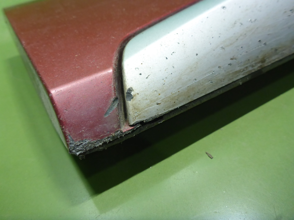 Накладка двери передней левой