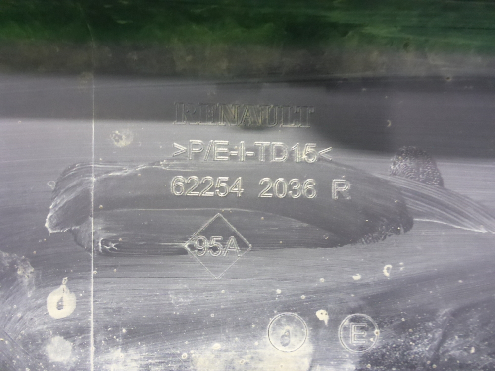 Решетка в бампер центральная