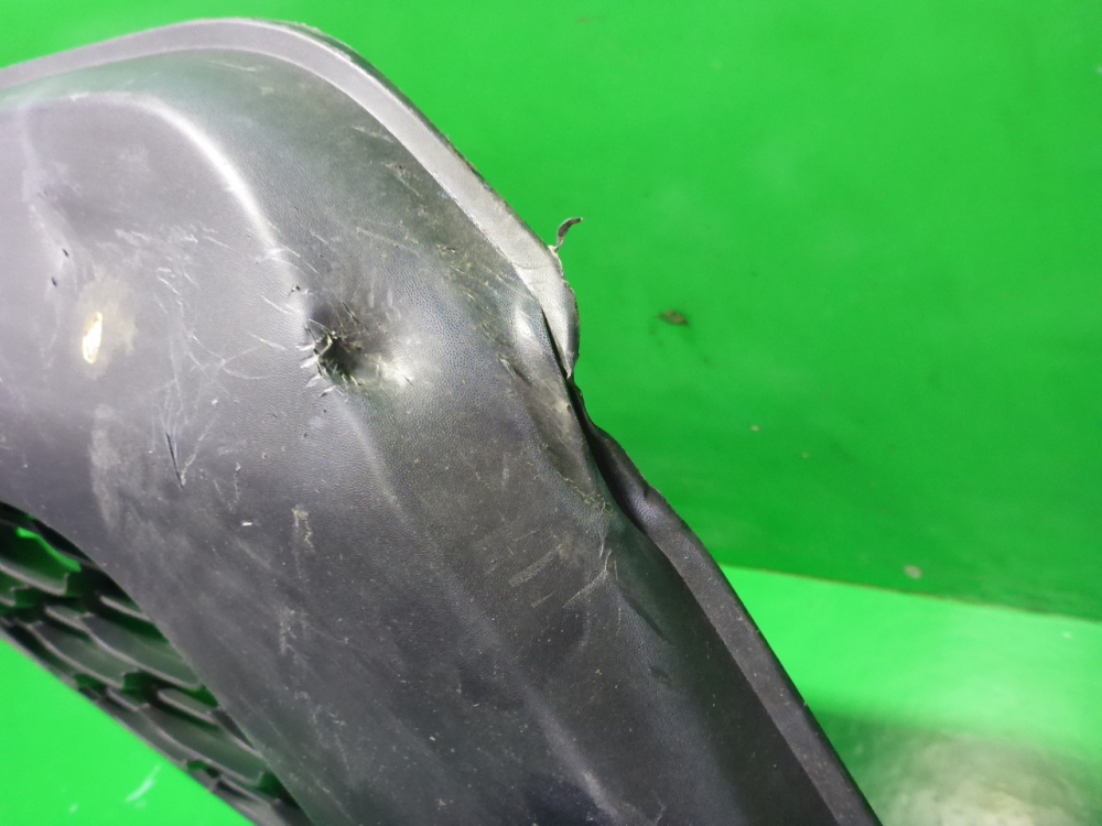 Решетка в бампер центральная