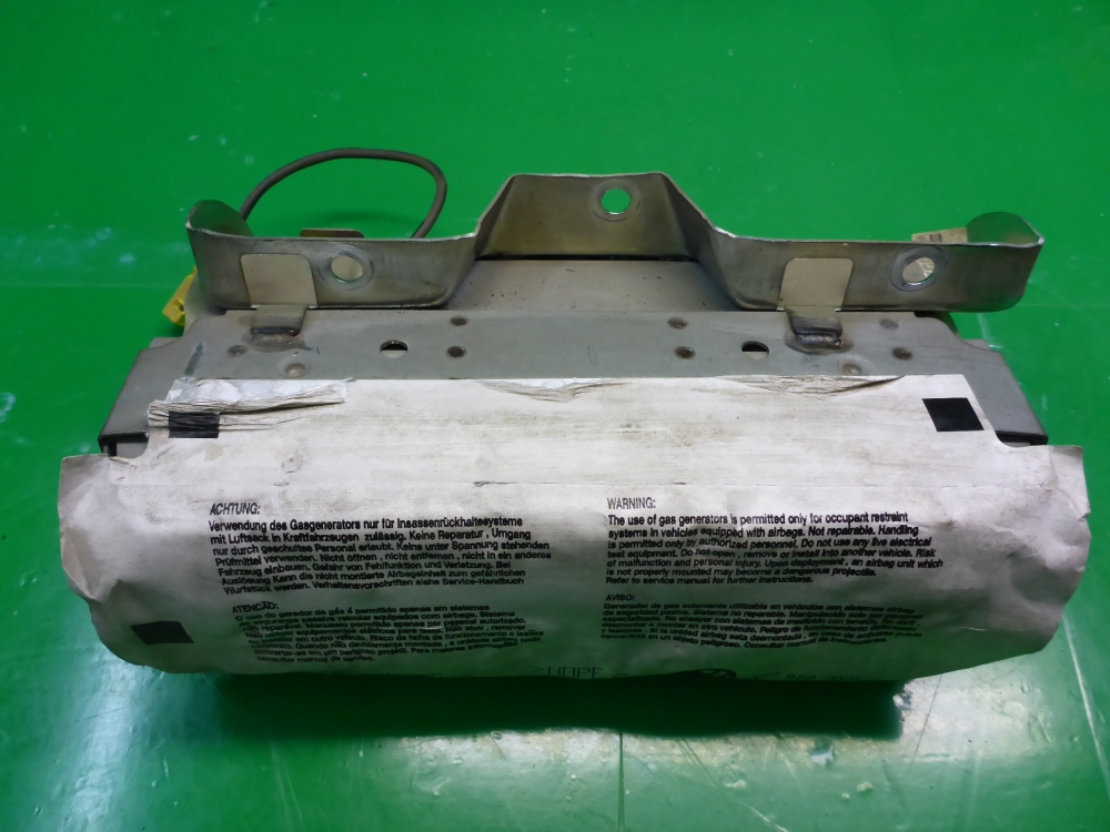 Подушка безопасности пассажирская (в торпедо)