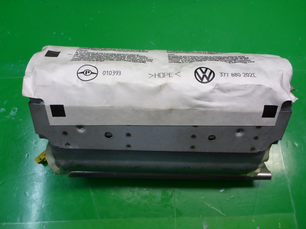 Подушка безопасности пассажирская (в торпедо)