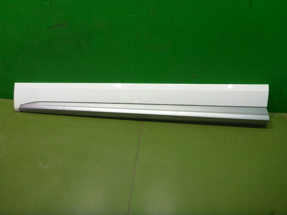 Накладка двери передней левой