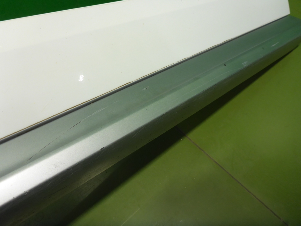 Накладка двери передней левой