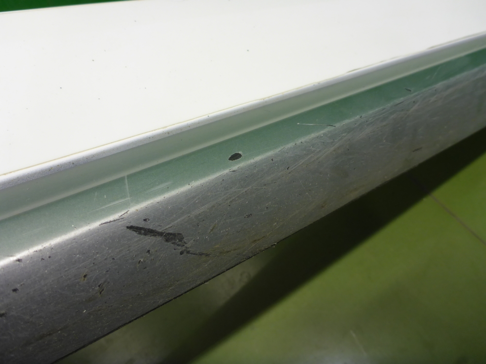 Накладка двери передней левой