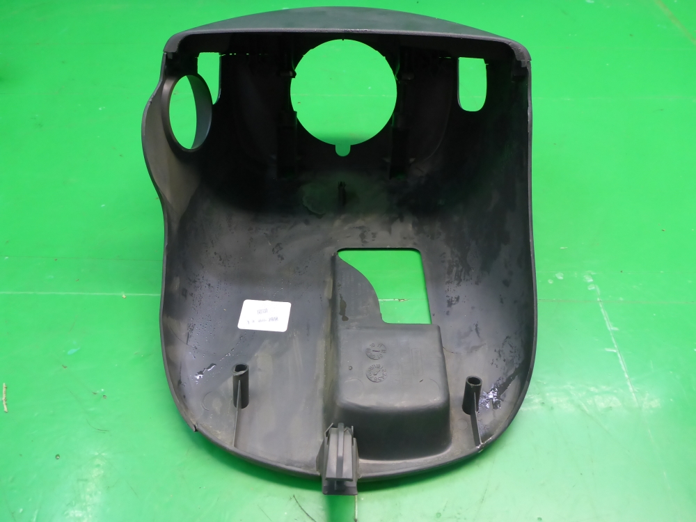 Кожух рулевой колонки