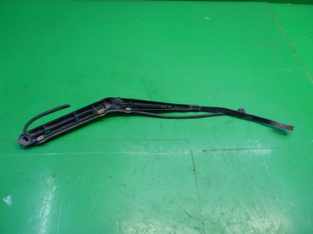 Поводок стеклоочистителя передний левый