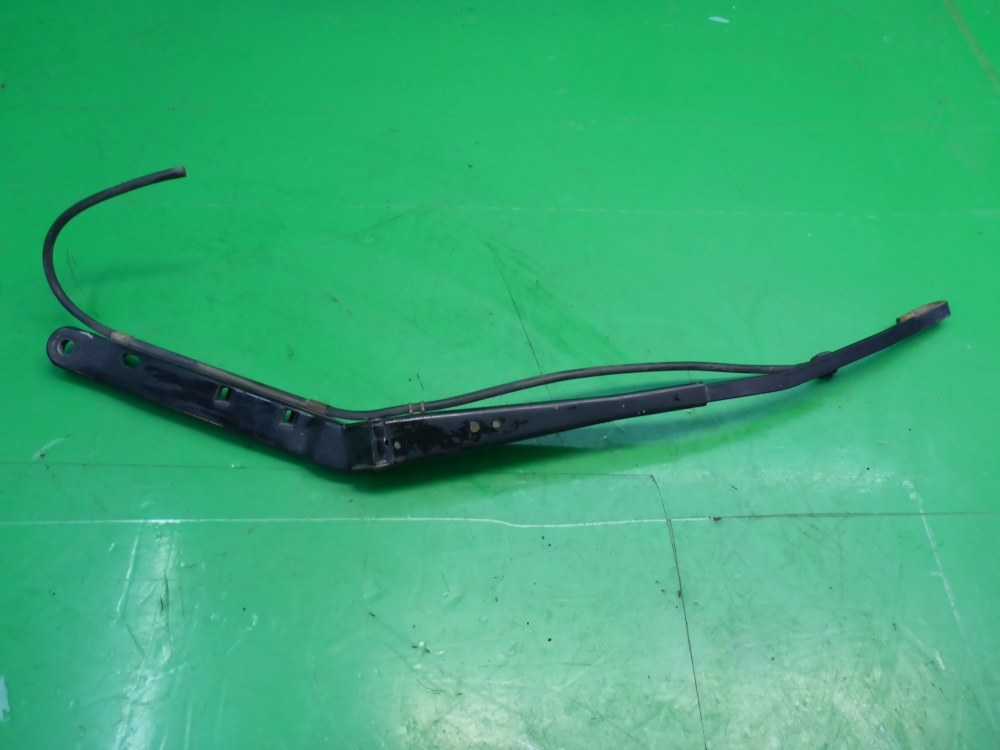 Поводок стеклоочистителя передний левый