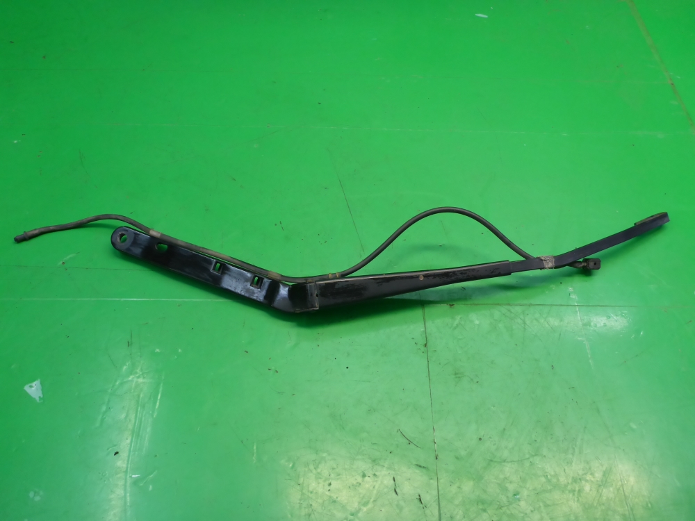 Поводок стеклоочистителя передний правый