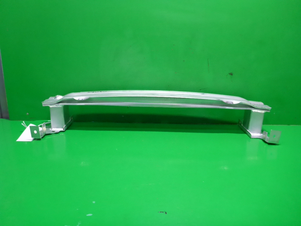 Усилитель переднего бампера