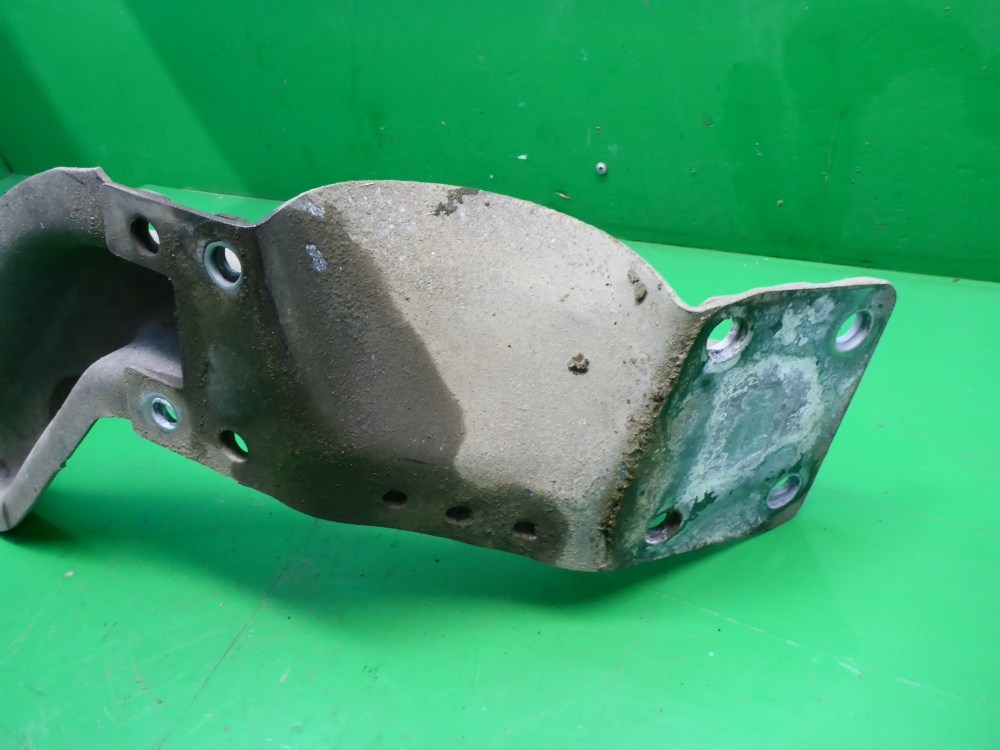 Кронштейн крепления крыла