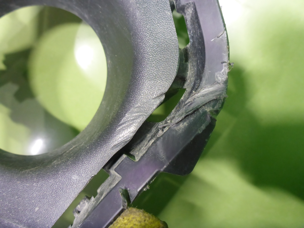 Рамка противотуманной фары правой