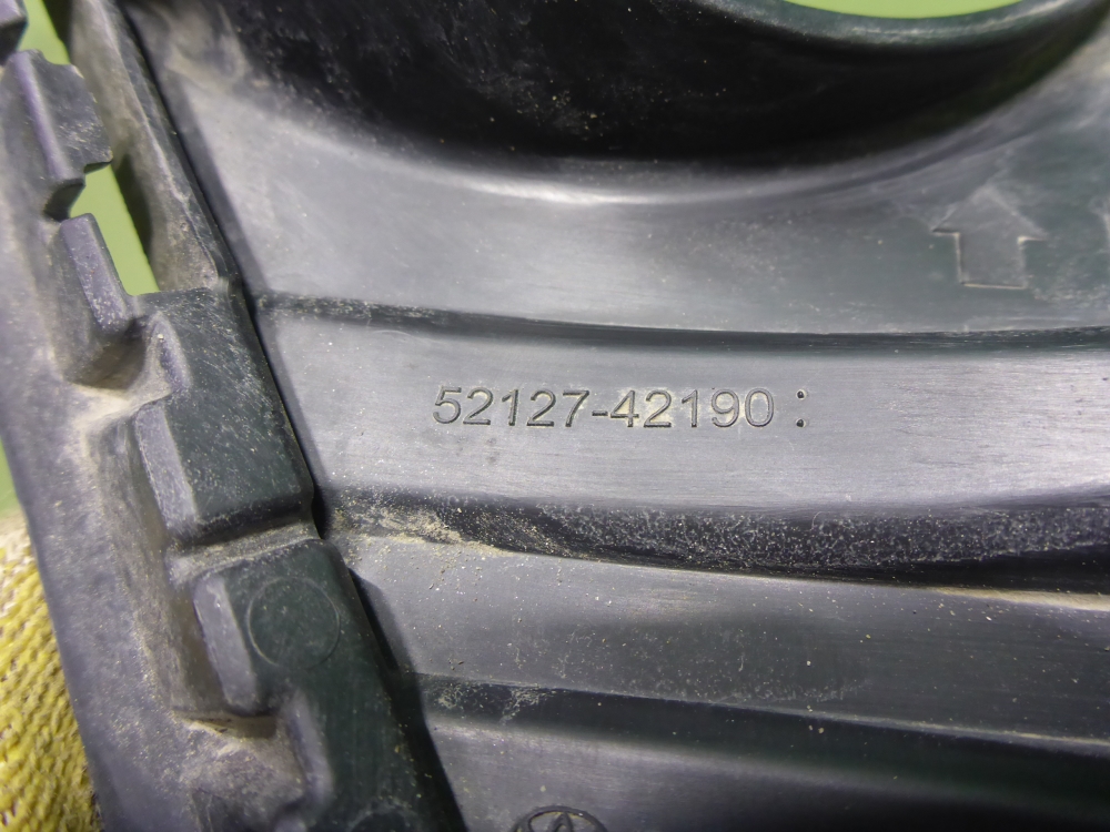 Рамка противотуманной фары правой