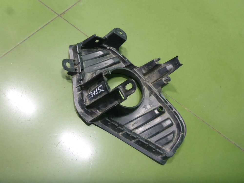 Рамка противотуманной фары правой