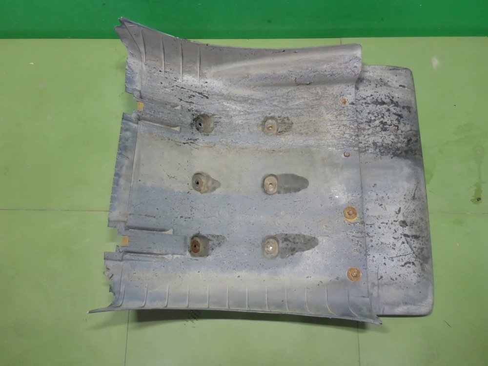 Крыло заднее правое задняя часть