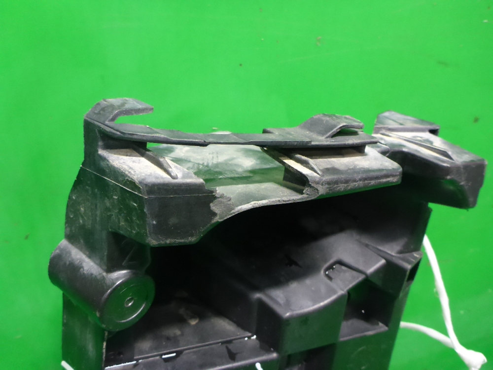 Кронштейн заднего бампера левый