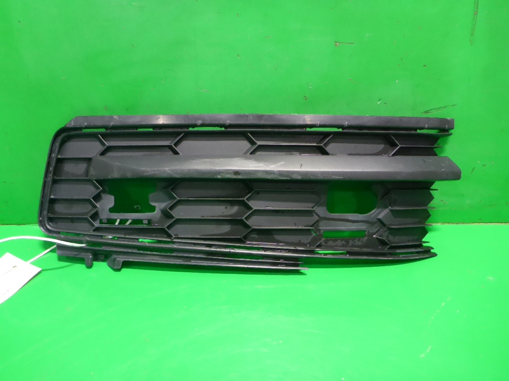 Решетка в бампер правая