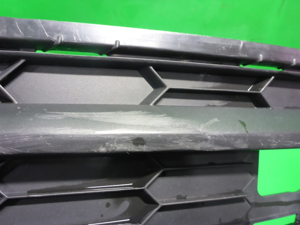 Решетка в бампер правая