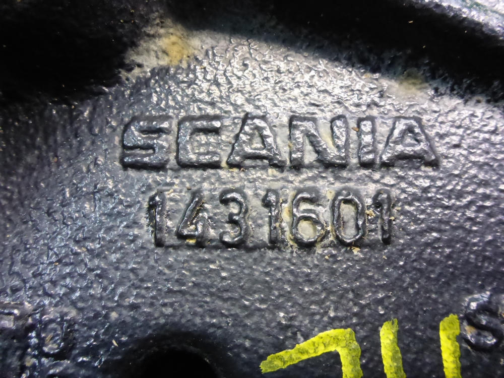 Кронштейн переднего бампера левый