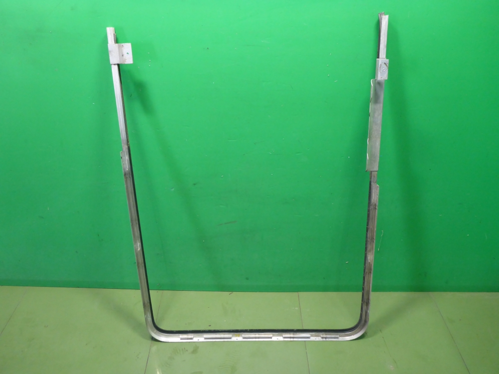 Направляющая стекла двери