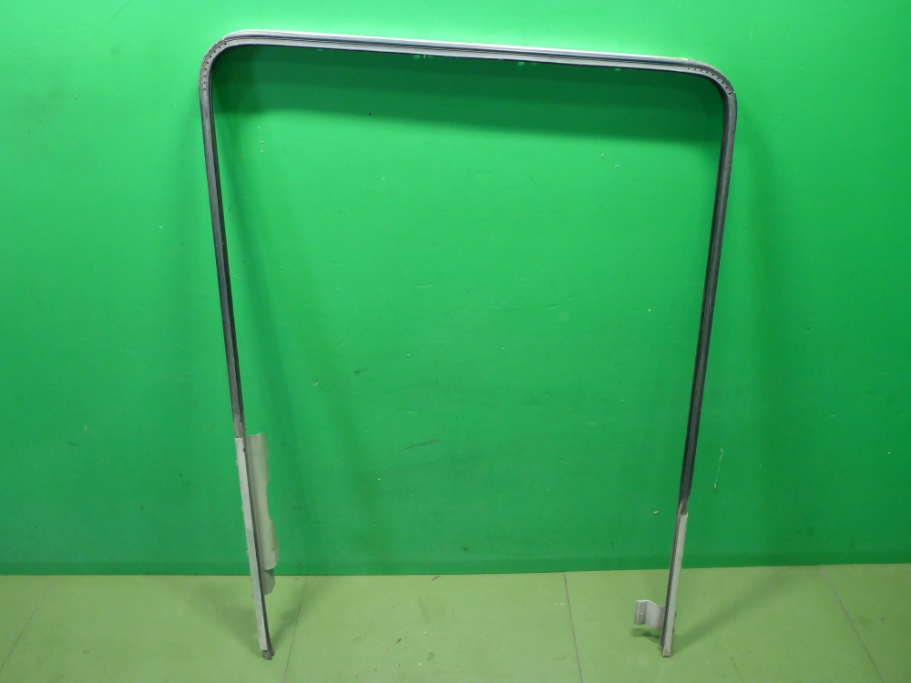 Направляющая стекла двери