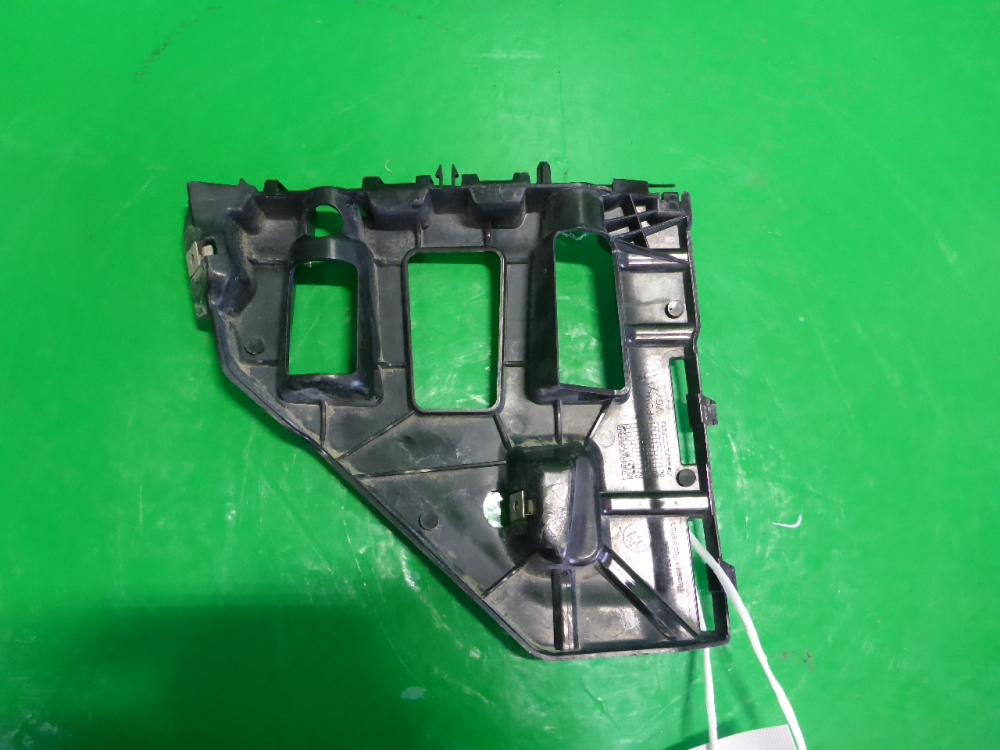 Кронштейн переднего бампера левый