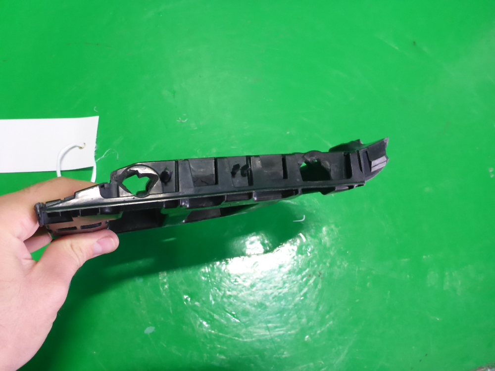 Кронштейн переднего бампера левый