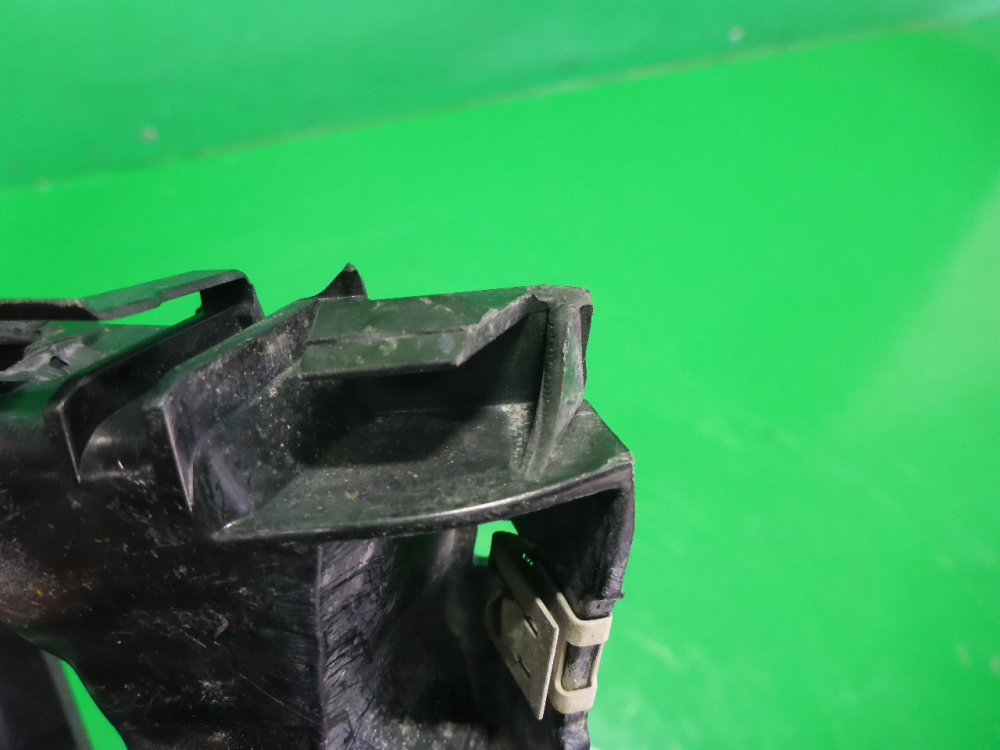 Кронштейн переднего бампера левый